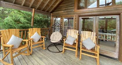 *Spring special* 4 bed 2 Bath Private Cabin, 4 bed 2 bath cabin, flat yard hot tub