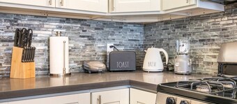 Modern Luxe 1bd/1bath Dream Apartment by Six Flag Magic Mountain/ Santa Clarita