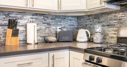 Modern Luxe 1bd/1bath Dream Apartment by Six Flag Magic Mountain/ Santa Clarita