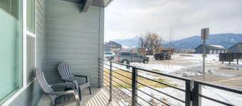 Montana Modern Condo close to Shopping and the Yellowstone River.