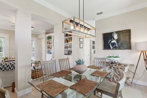 Dining - Spectacular Home, 3 bed/3 bath, Private, Steps to the Ocean! Amenities (Fernandina Beach)