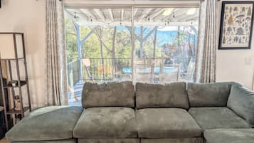 Smart TV, chimenea, estéreo, monitor de computadora