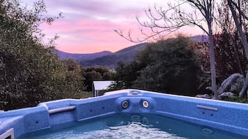 Bañera de hidromasaje al aire libre