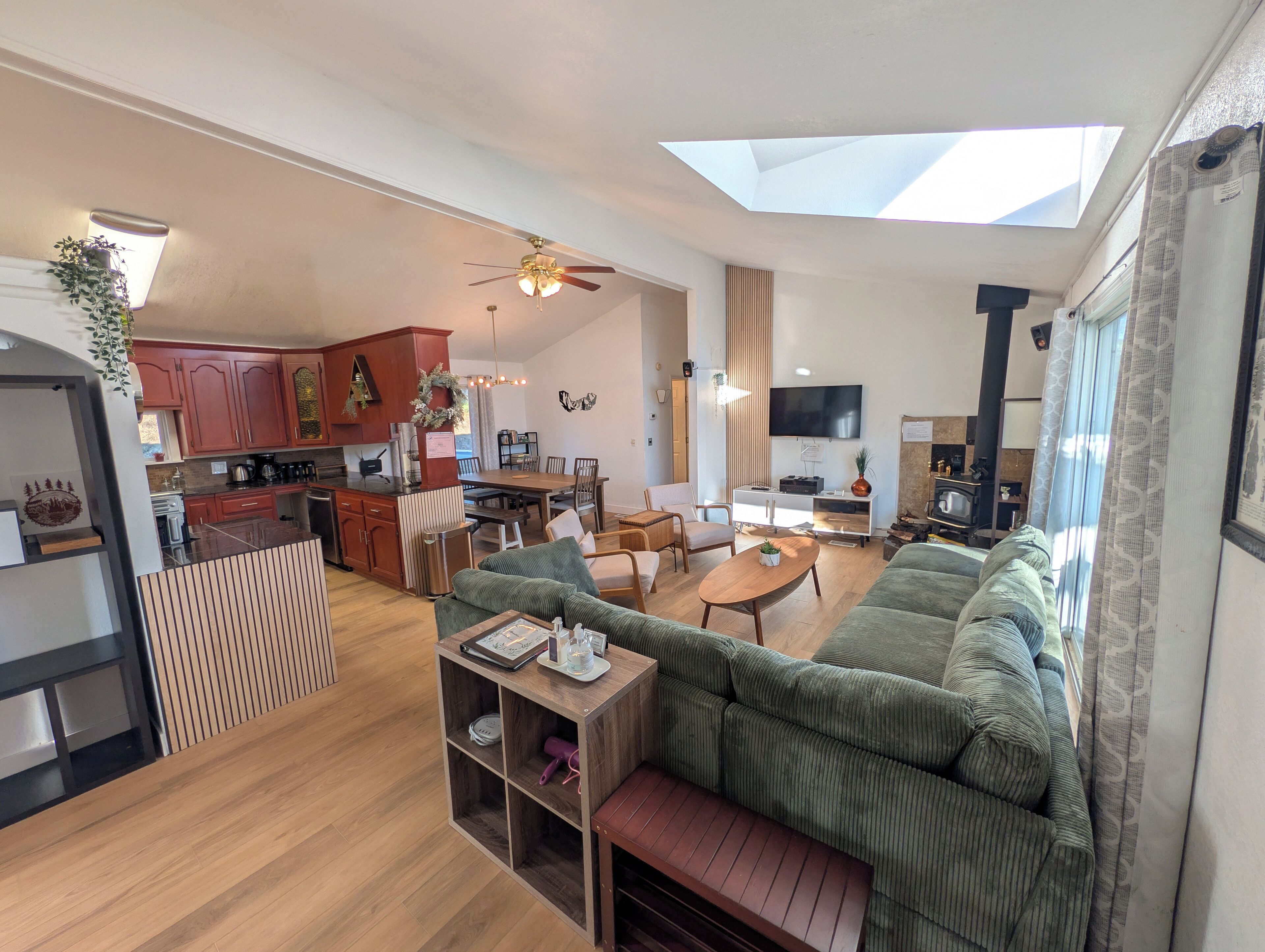 Smart TV, fireplace, stereo, computer monitors