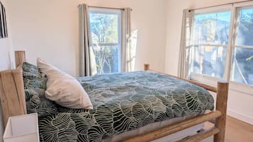 3 habitaciones, escritorio, tabla de planchar con plancha y wifi gratis