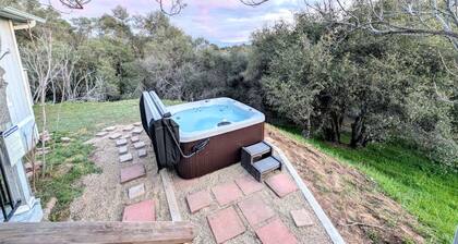 8 Acre Spa Retreat | BBQ, Patio, Views, 3BR