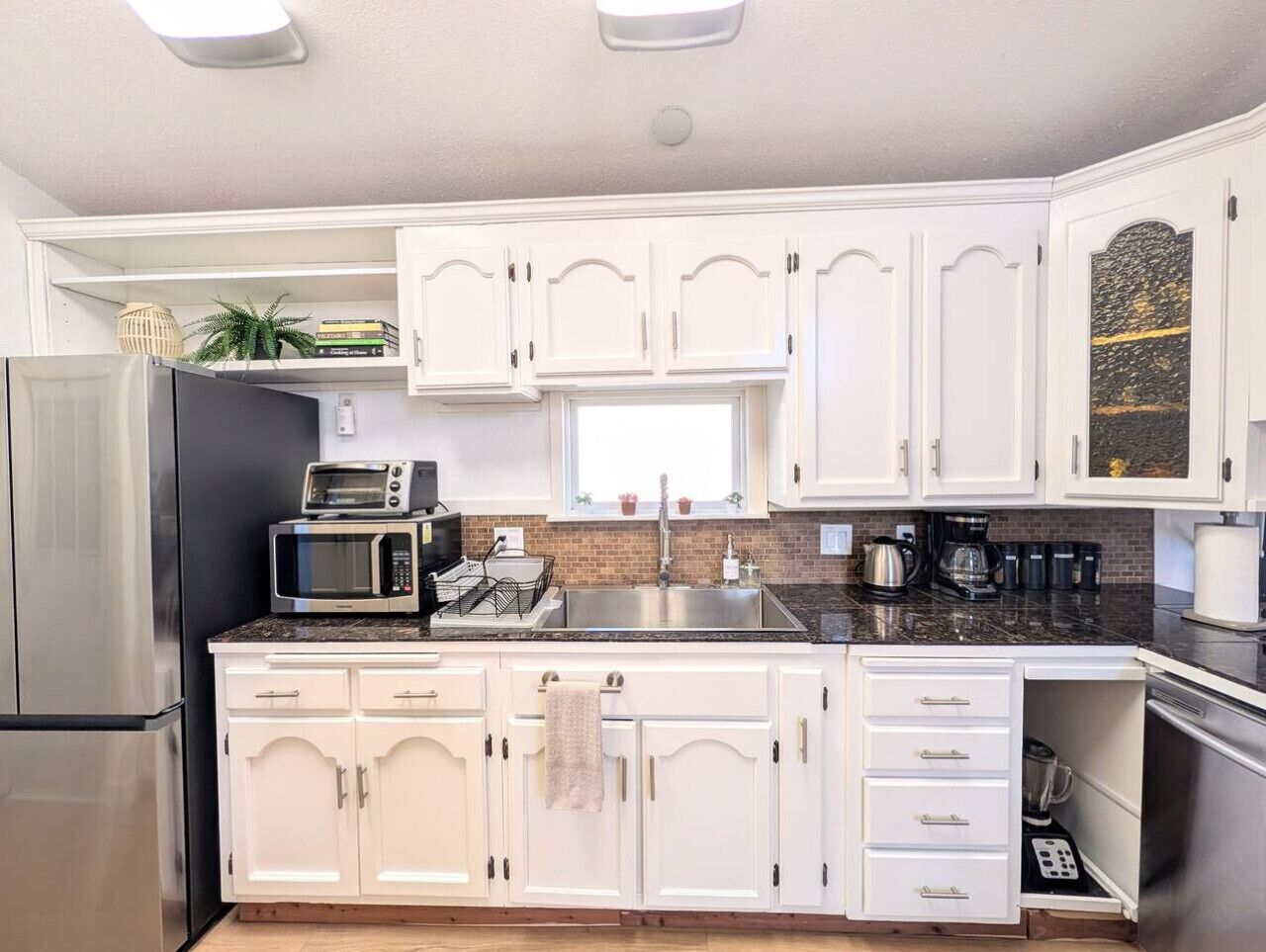 Geladeira, micro-ondas, fogão, cooktop