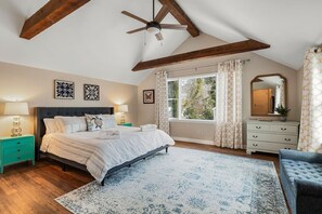 4 多间卧室、办公桌、熨斗/熨衣板、WiFi