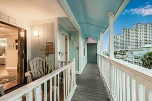 Terrace/patio - 2-BDRM Across From Beach *10 min Walk to Hangout! (Gulf Shores)