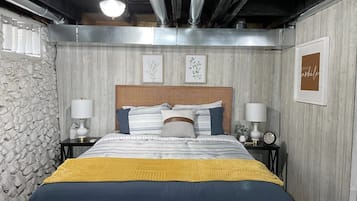 2 bedrooms, travel cot, free WiFi, bed sheets