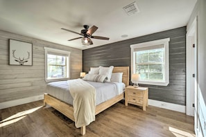 3 habitaciones, tabla de planchar con plancha, internet y ropa de cama