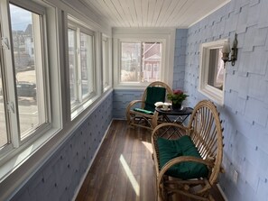 Relax in this serene space with a high ceiling and large windows, perfect for unwinding with a book or casual conversation.