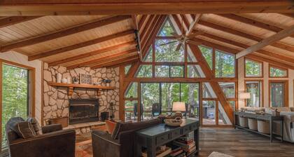The Treehouse at Cedar Falls by Innsbrook Vacations!