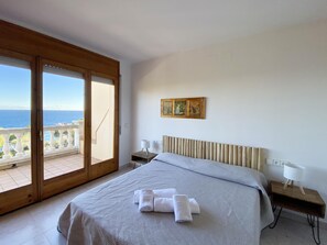 4 chambres, fer et planche à repasser