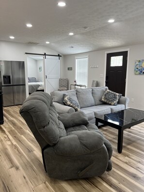 Smart TV, fireplace, Hulu, streaming services