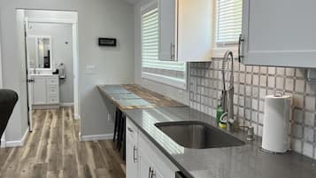 雪櫃、微波爐、焗爐、爐具