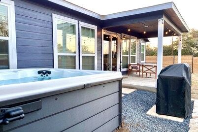 Hill Country Retreat | Hot Tub | Fire Pit