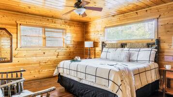 3 soveværelser, skrivebord, strygejern/strygebræt, weekendseng