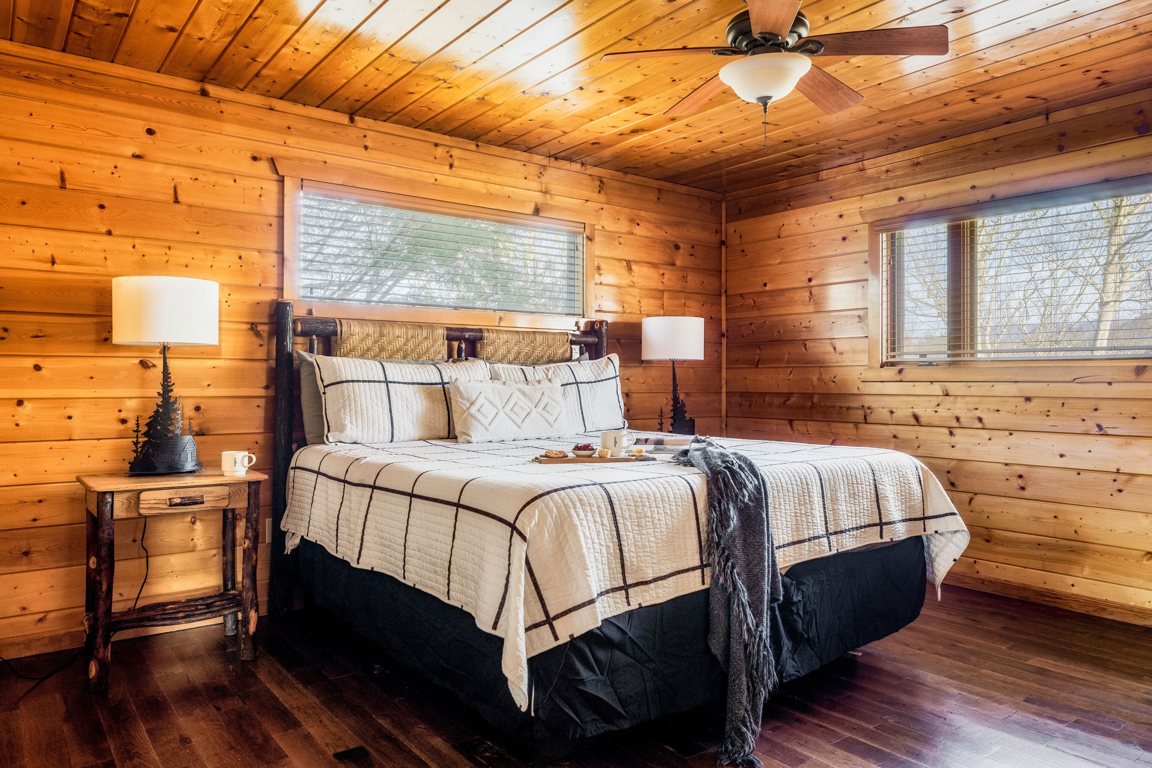 3 bedrooms, desk, iron/ironing board, travel cot