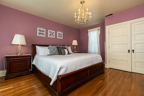 4 bedrooms, desk, iron/ironing board, travel crib