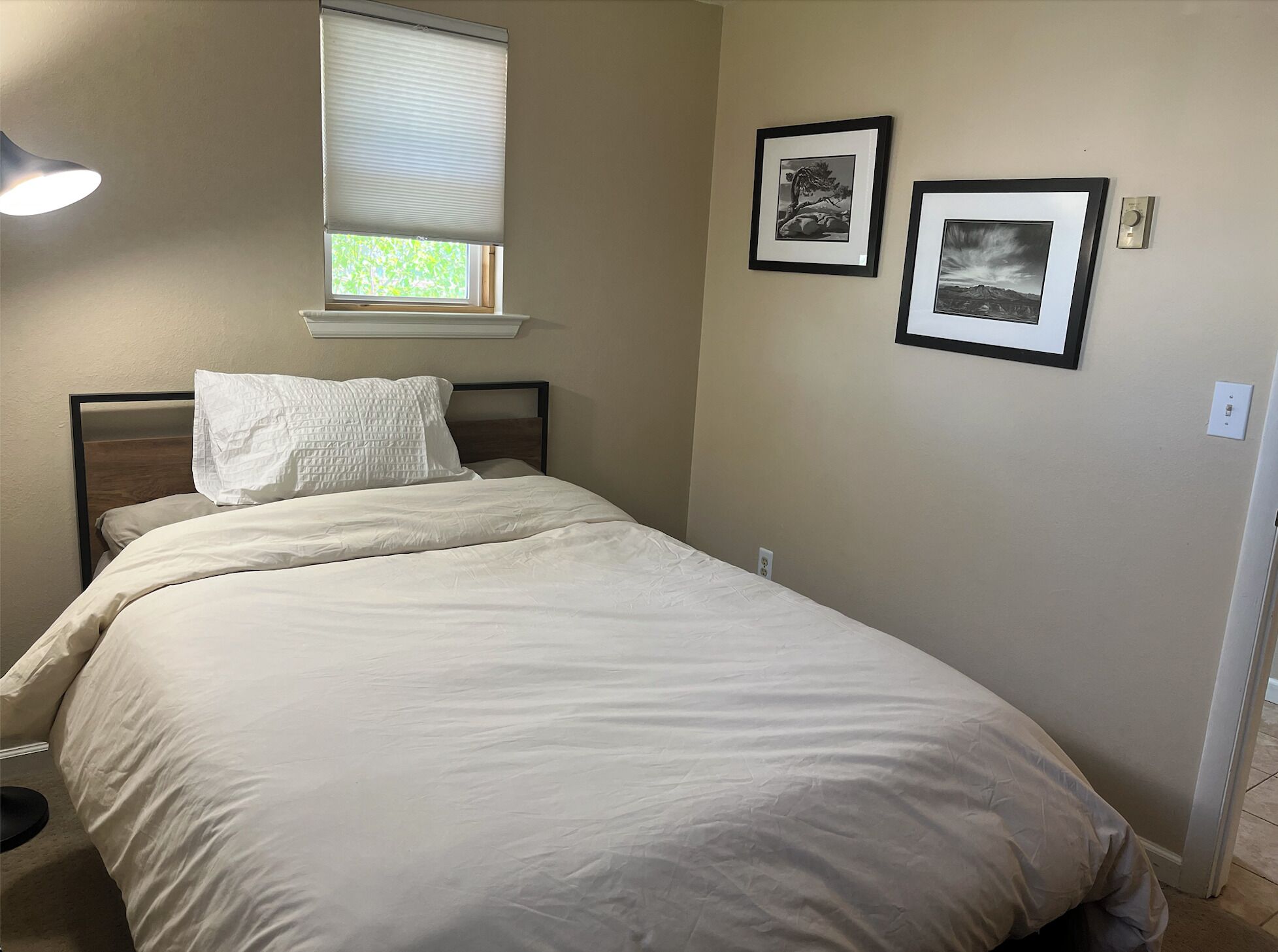 Private 2 bdrm 1 bath apartment on 1/2 acre