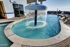 Piscine couverte, piscine extérieure