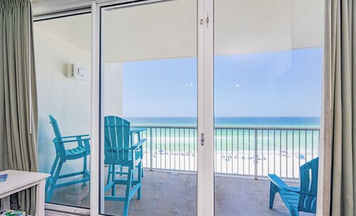 This Winter Relax Beach Front balconies, 5th floor, heated pools.