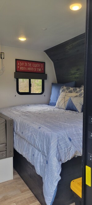 1 bedroom, memory-foam beds, bed sheets