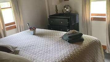2 chambres, fer et planche Ă repasser, Wi-Fi gratuit, draps fournis