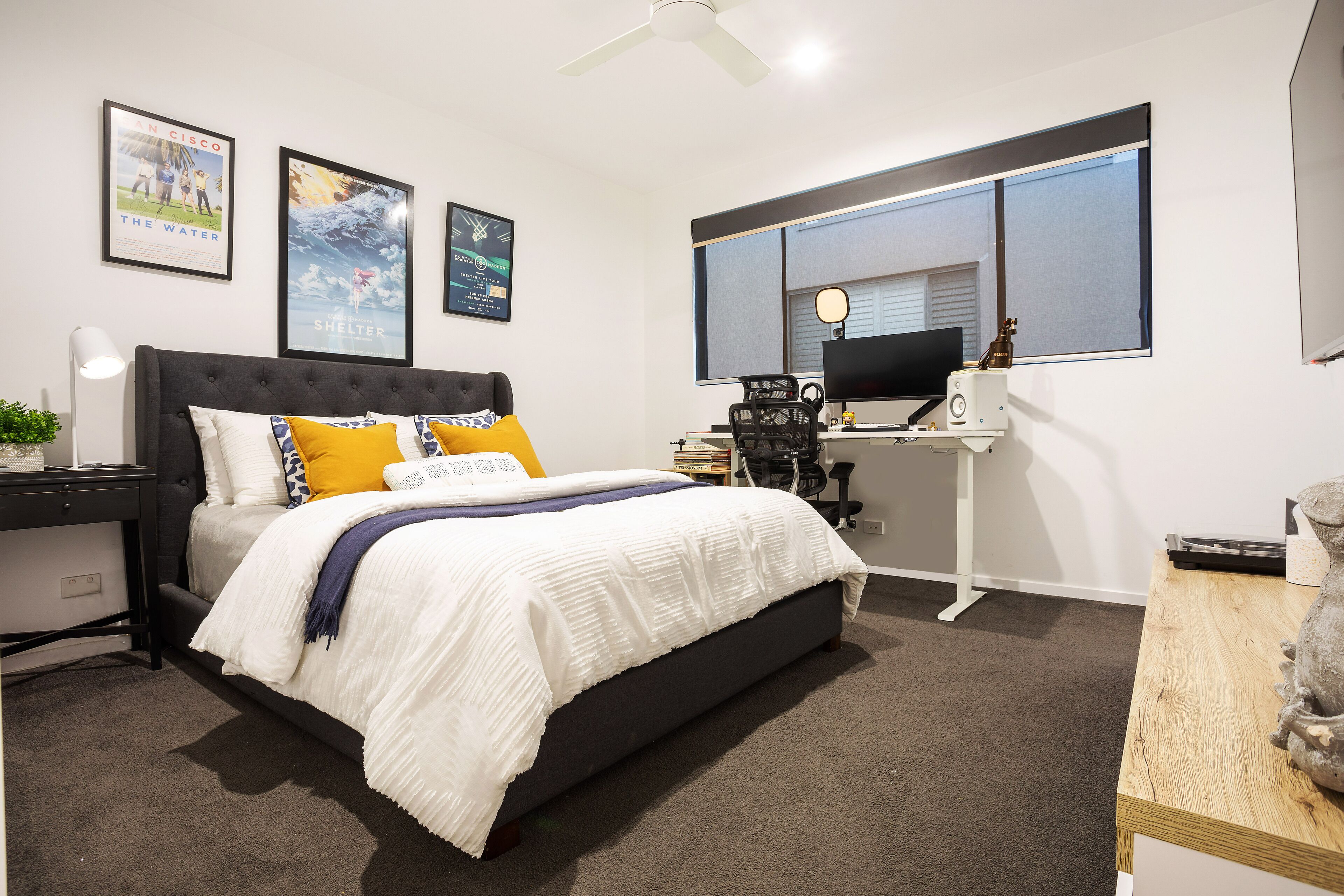 Stunning Waterfront Home in Surfers Paradise.\nHeated Pool and Pet Friendly — image 17
