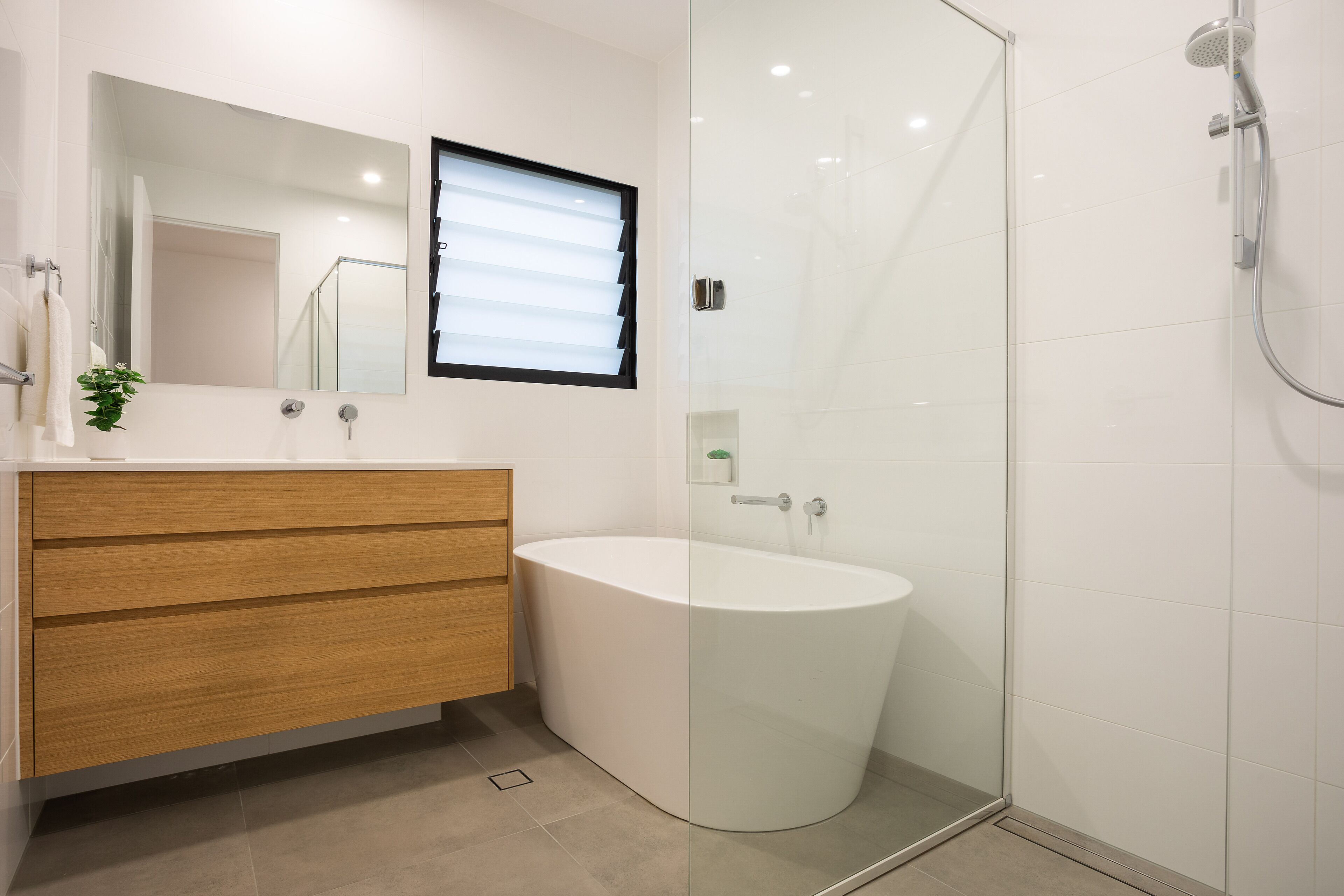 Stunning Waterfront Home in Surfers Paradise.\nHeated Pool and Pet Friendly — image 13