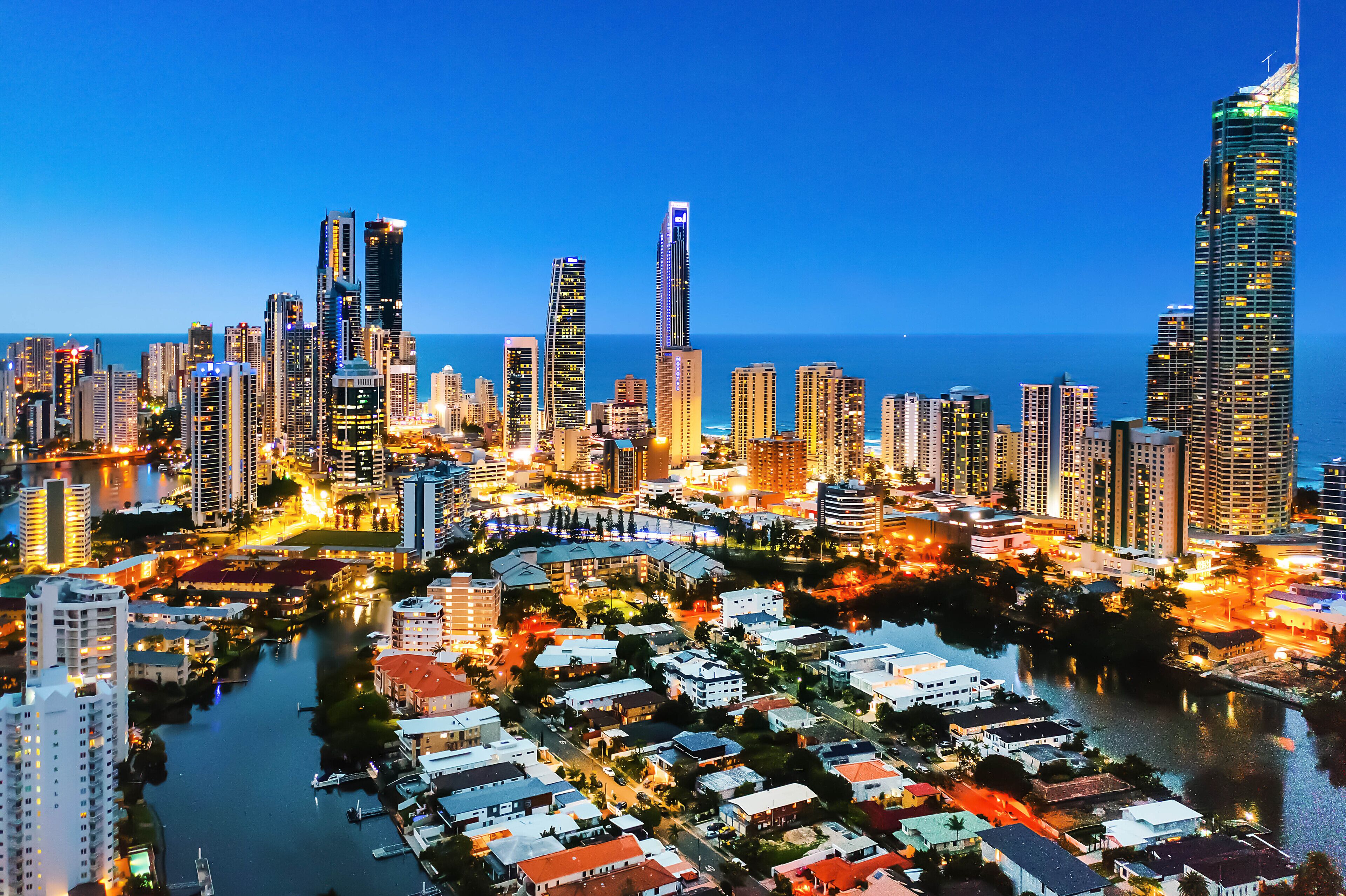 Stunning Waterfront Home in Surfers Paradise.\nHeated Pool and Pet Friendly — image 6
