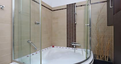 Starry Night - Extra big bed, big bathtub, private parking, sea view, 2 rooms