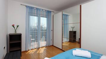 2 bedrooms, iron/ironing board, free WiFi, bed sheets