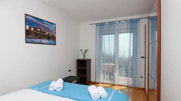 2 bedrooms, iron/ironing board, free WiFi, bed sheets