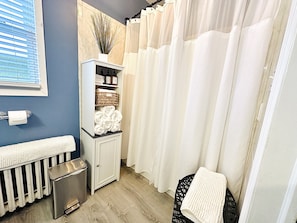 Combined shower/bathtub, hair dryer, towels, soap