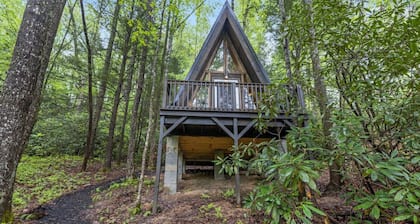 A-Frames Under the Canopy- Pet Friendly, WiFi, Fireplace