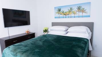 4 bedrooms, in-room safe, desk, iron/ironing board