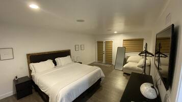 4 bedrooms, iron/ironing board, travel crib, WiFi (free)