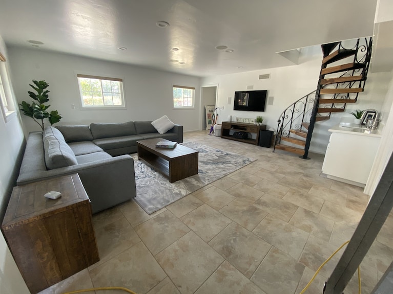 Private Modern Barn Custom Home, Mini Golf, Ping Pong.best Location. - Temecula, CA