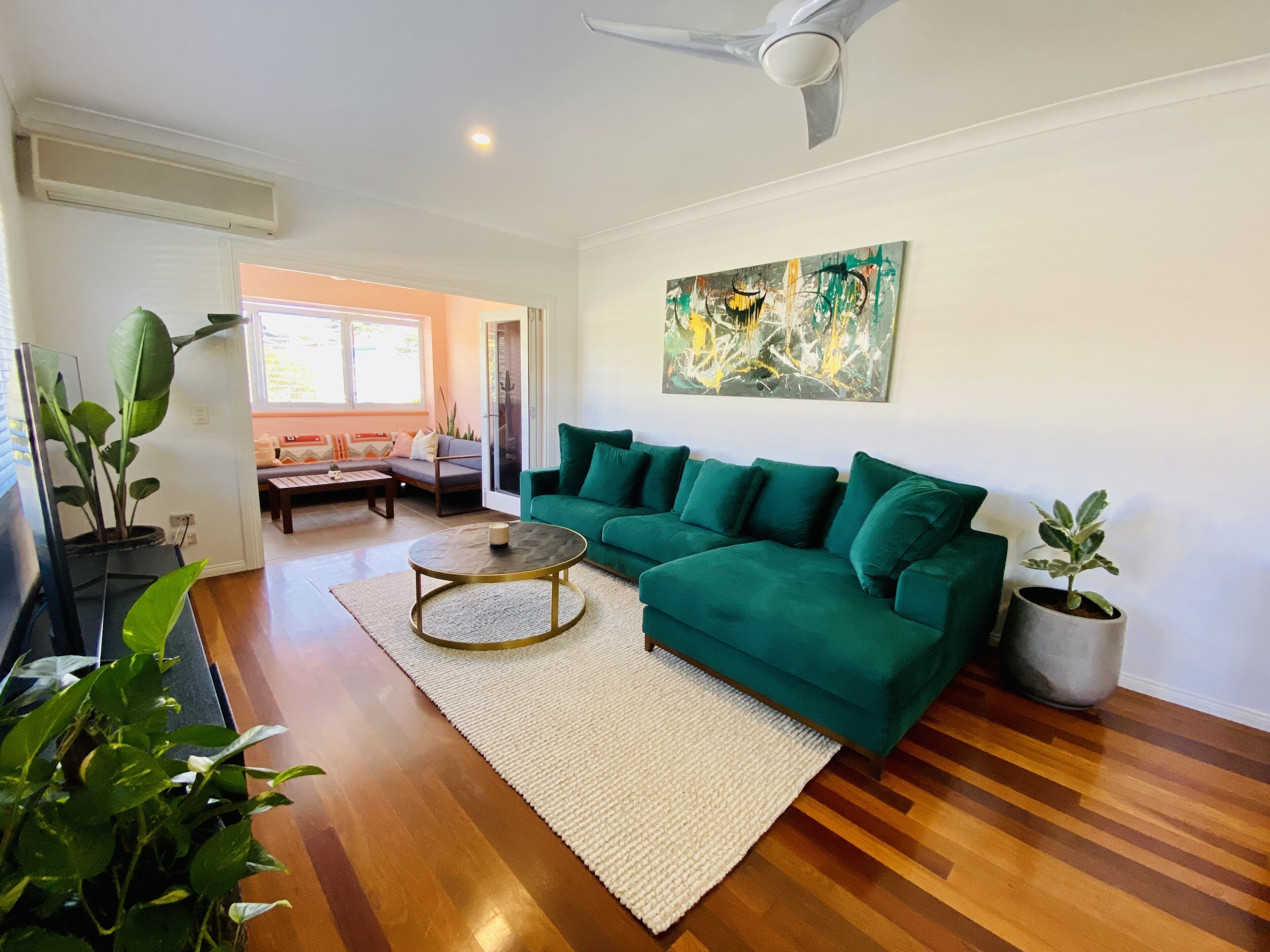 Stylish 3 Bed - Sleeps 6 - 700m Beach & Creek
