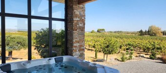 Villa with exceptional 4-star certified viewSPA and heated infinity pool