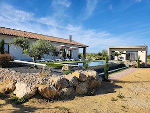 Outdoor pool - Villa with exceptional 4-star certified viewSPA and heated infinity pool (Servian)