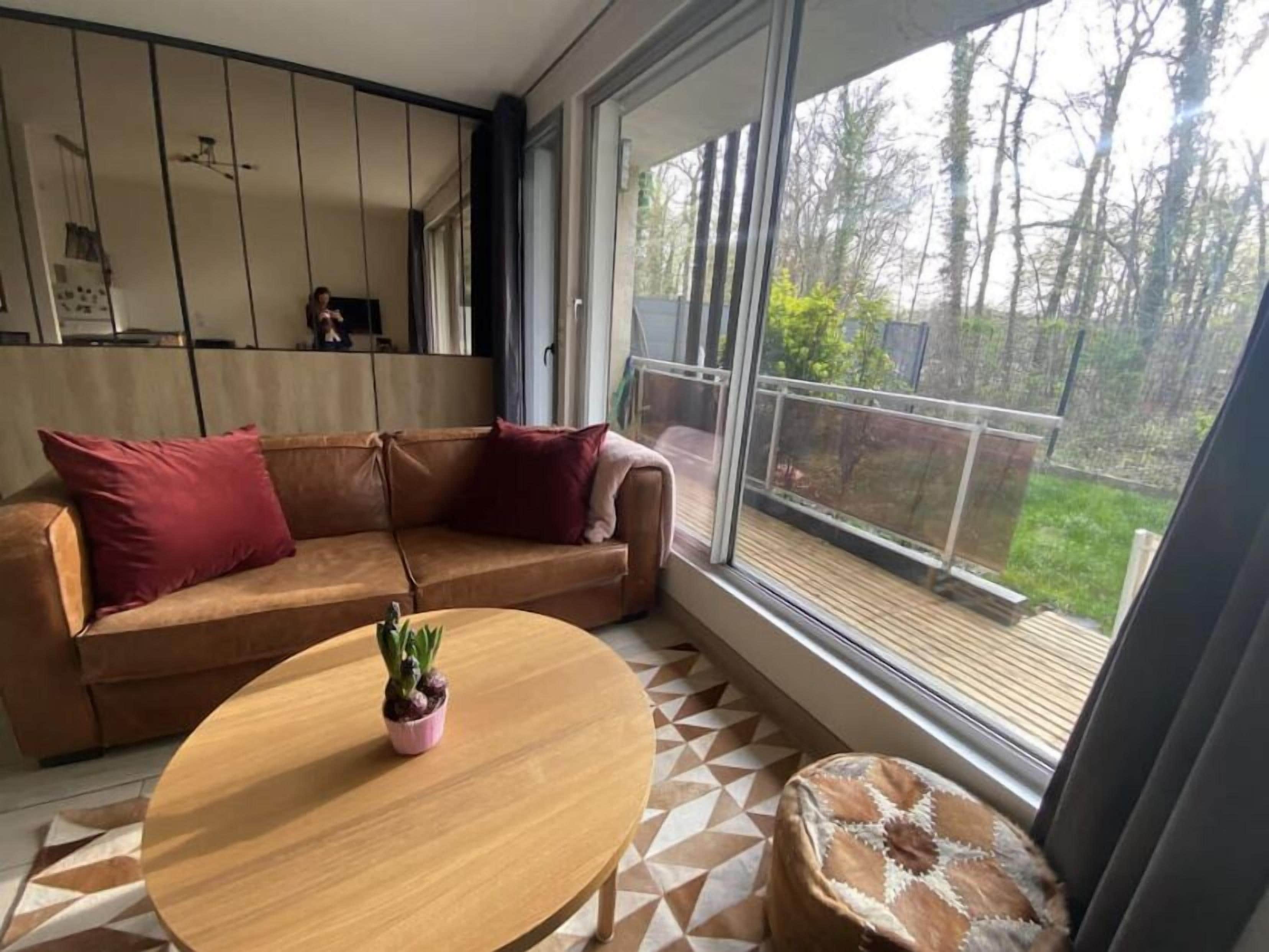 Industrial-style apartment with private garden!