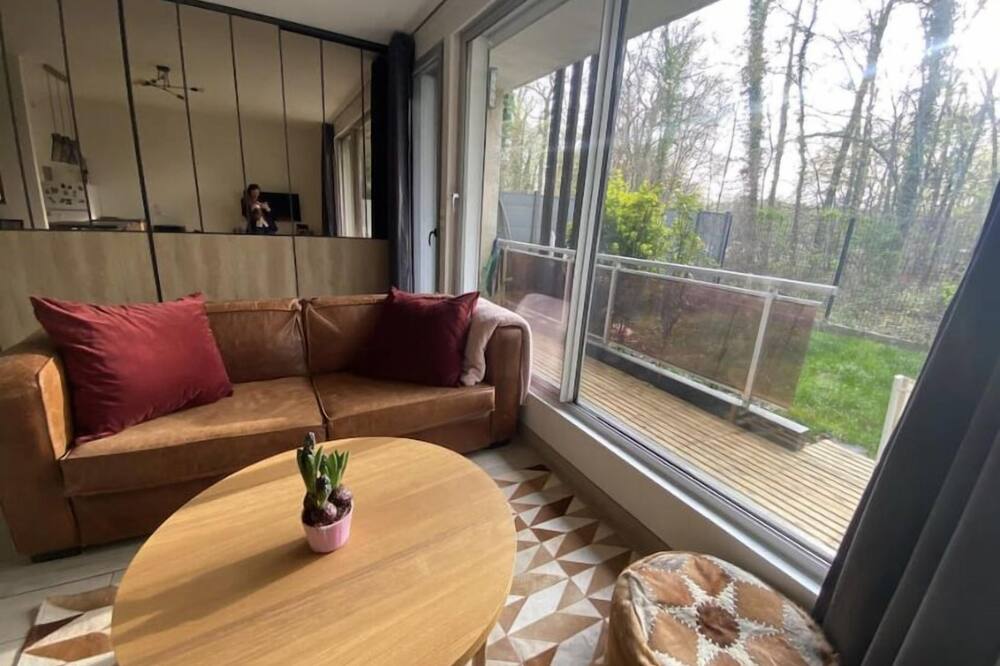 Industrial-style apartment with private garden!