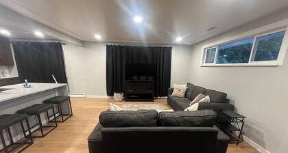 Bright Airy Upper Level Unit