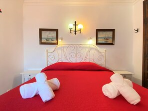 2 chambres, fer et planche à repasser, Wi-Fi gratuit, draps fournis