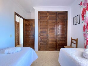 2 bedrooms, iron/ironing board, free WiFi, bed sheets