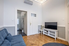 Apartment | 3 bedrooms, free WiFi, bed sheets