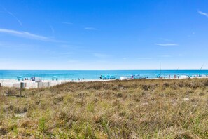 On the beach - Ground-Level Beachfront 4BR @ The Enclave  • Sleeps 10  • Heart of Orange Beach (Orange Beach)